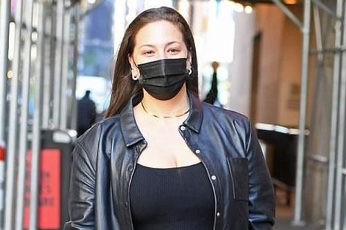 'Người mẫu ngoại cỡ' Ashley Graham diện đồ hiệu đến dự sự kiện thời trang