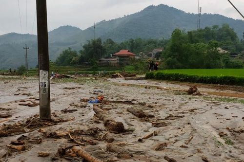 Lào Cai: Bất ngờ xuất hiện lũ quét trong đêm khiến 3 người tử vong
