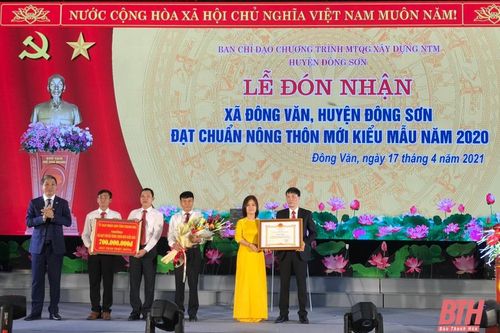 Xã Đông Văn đón Bằng công nhận xã đạt chuẩn nông thôn mới kiểu mẫu năm 2020
