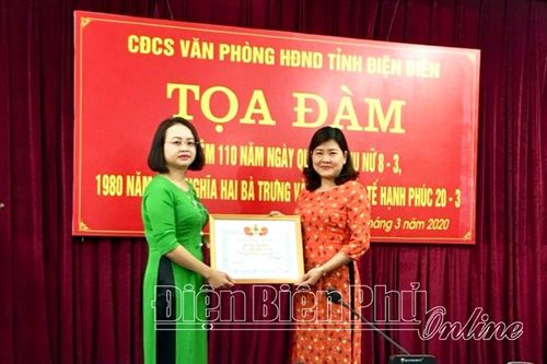 Những phụ nữ hai giỏi