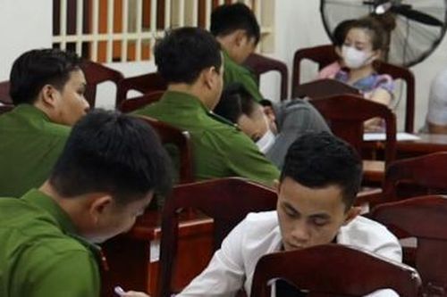 25 nam nữ hát karaoke 'dính' ma túy