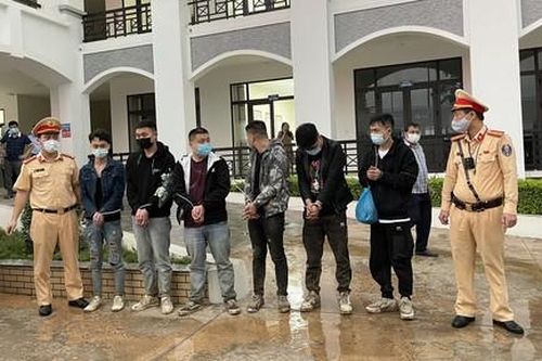 6 người nhập cảnh trái phép trên ô tô bị chặn trên cao tốc