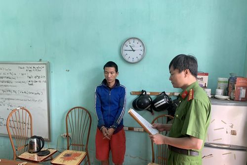 Khởi tố gã cha dượng đồi bại trói bố chồng cũ của vợ, hại đời con riêng
