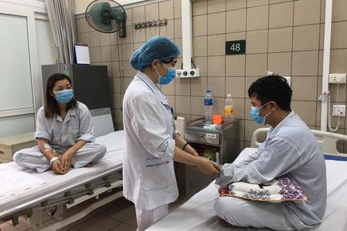 Gia đình 4 người bị ngộ độc do tinh dầu đuổi muỗi có chứa thuốc trừ sâu