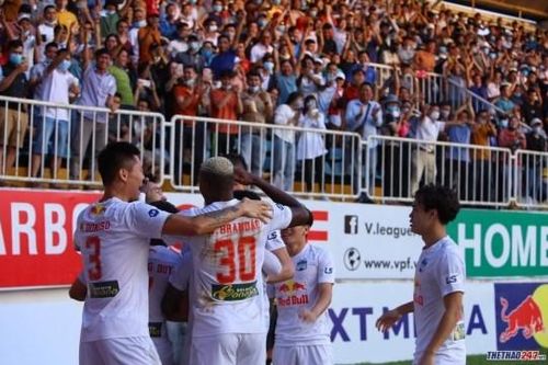 Xuân Trường lập siêu phẩm, HAGL thắng Hà Nội tiếp tục bay cao