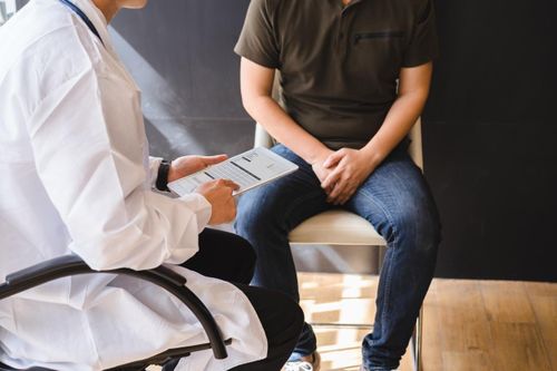 Đàn ông cần làm gì khi bị cong vùng kín?