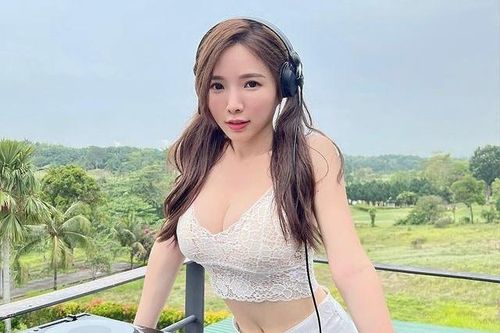 Nữ sinh ngành Luật trở thành DJ đình đám châu Á
