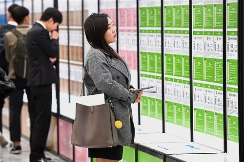 Giới trẻ Hàn chi tiêu tằn tiện, mong nghỉ hưu sớm