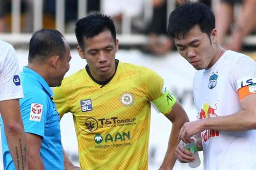 Văn Quyết bất lực trước thủ môn HAGL