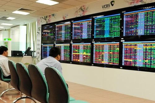Cảnh báo hiện tượng bong bóng khi dòng tiền đổ vào các kênh đầu cơ