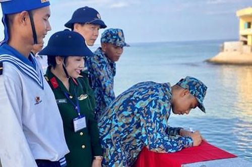 Ân tình gửi Trường Sa và nhà giàn DK1