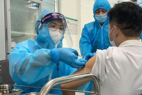 Gần 68.000 người Việt đã tiêm ngừa COVID-19