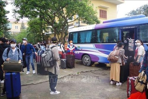 Hưng Yên trao giấy chứng nhận hoàn thành cách ly y tế cho gần 200 công dân
