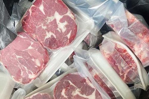 Chi cả triệu đồng thuê người tảo mộ dịp Tết Thanh minh