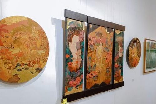 Ngắm tranh lụa, sơn mài, sơn dầu tại ĐH Mỹ thuật