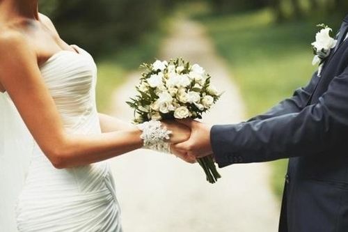 Kết hôn 4 lần, ly hôn 3 lần trong một tháng vì lý do không ai ngờ