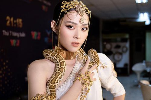 Diệp Bảo Ngọc khoác trăn biểu diễn, Kiều Ngân, Trâm Anh bị loại