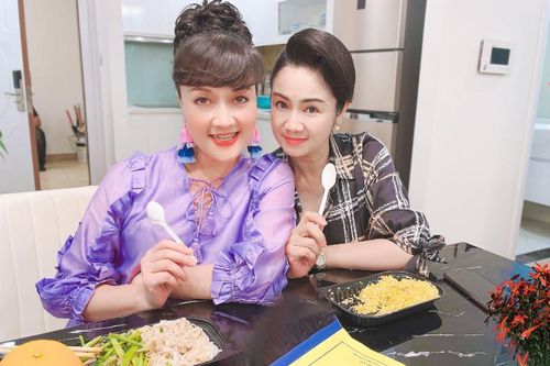 'Tiểu tam' Diễm Loan và Bạch Cúc vô tư đi ăn, hé lộ phần nào cái kết của 'Hướng dương ngược nắng'?