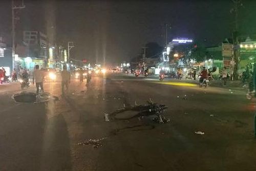 Bình Dương: Hai xe máy va chạm, ba người nguy kịch