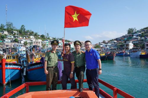 Tổ chức chương trình 'Thanh niên hướng về biển đảo' năm 2021