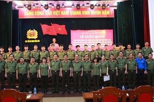 Học viện ANND đưa học viên về hỗ trợ đồng bào tại huyện Mường Lát