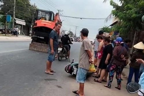 Va chạm xe máy múc, người phụ nữ mang thai 6 tháng tử vong