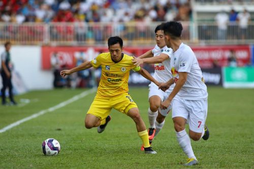 Trực tiếp bóng đá HAGL 1-0 Hà Nội FC: Xuân Trường lập siêu phẩm