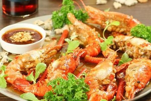 Trường Giang nấu ăn ngon thế này bảo sao Nhã Phương không muốn ăn ngoài nữa, tôm chiên thôi cũng được nâng tầm đẳng cấp!