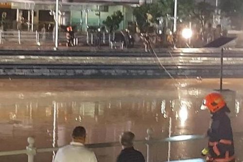 Vớt được 2 thi thể trên sông Singapore, gần bến tàu Clarke