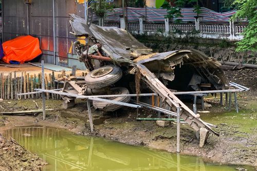 'Pháo đài bay' B52 phơi xác hoàn toàn khi hồ Hữu Tiệp rút cạn nước