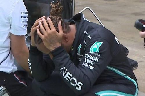 Hamilton trả giá đắt sau cú cua lỗi