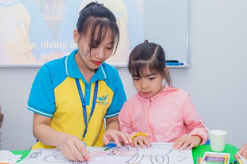 'Nên cho trẻ học tiếng Anh từ lúc 2,5 tuổi'