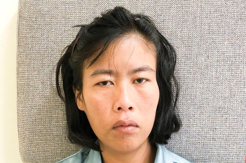 Cô gái đóng giả 'cái bang' để trộm cắp