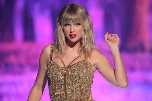 Taylor Swift phá kỷ lục của The Beatles