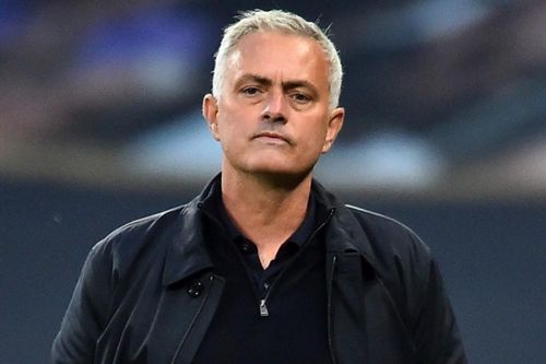 Vì sao Mourinho bị Tottenham sa thải?