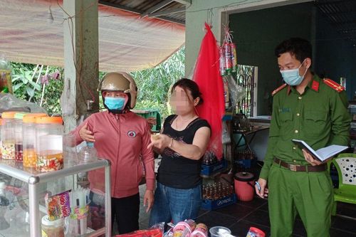 12 hộ kinh doanh gần cổng trường ở Đà Nẵng bán hàng không rõ nguồn gốc