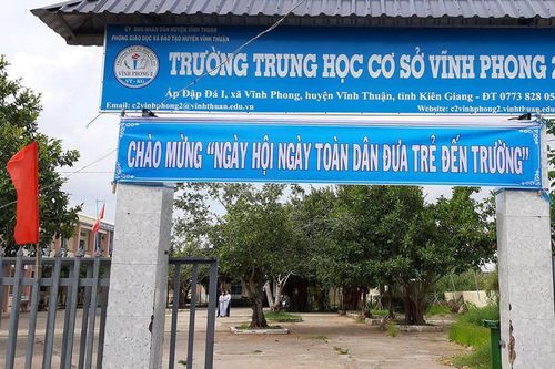 Sẽ giáng chức hiệu trưởng vụ giáo viên vào nhà nghỉ với nữ sinh