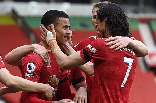 ĐIỂM NHẤN MU 3-1 Burnley: Greenwood tỏa sáng, Cavani ghi bàn, MU lại bám đuổi Man City