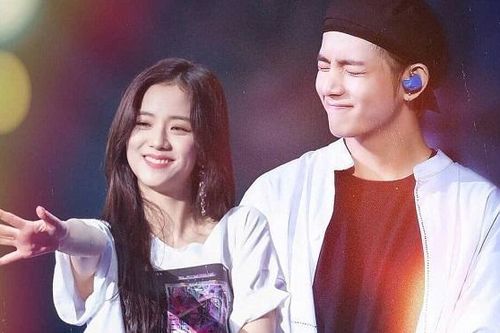 V BTS và Jisoo Blackpink có đường nét chung này vô cùng đáng yêu