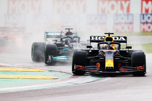 Max Verstappen soán ngôi ngoạn mục tại đường đua Imola