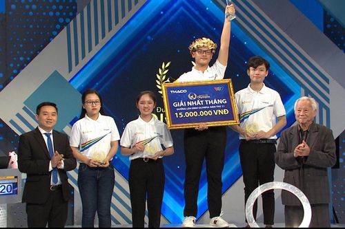 Nam sinh tự nhận 'ngơ' vượt qua các nữ thí sinh xinh đẹp vòng thi tháng Olympia