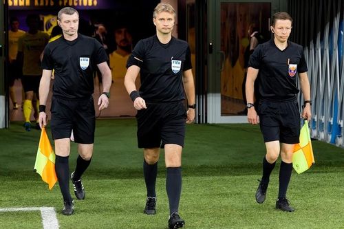 UEFA tạm đình chỉ trọng tài FIFA để làm rõ vụ bán độ ở Europa League