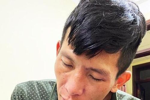 Kẻ bắn người bị bắt trong tình trạng vã thuốc, lảo đảo