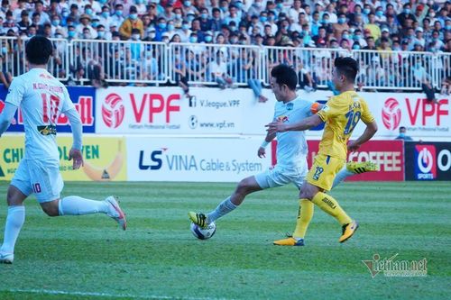 Xuân Trường 'nã đại bác' đẹp nhất vòng 10 V-League