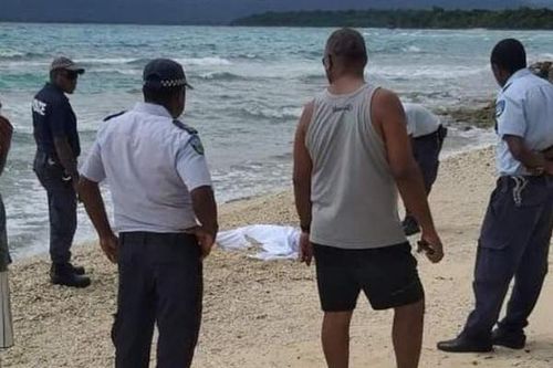 Thi thể nhiễm Covid-19 dạt vào bờ khiến Vanuatu cấm đi lại cả một vùng