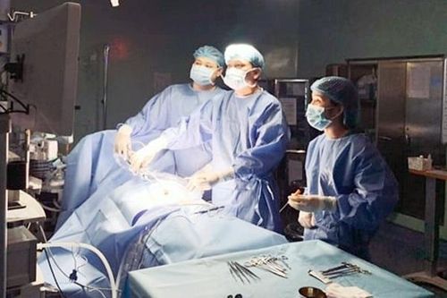 Táo bón lâu ngày, bé trai 2 tuổi phải cắt bỏ một đoạn ruột