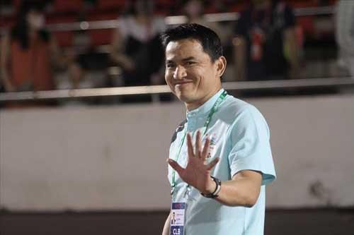 HLV Kiatisak phát biểu 'sốc' về mong ước vô địch V.League của HAGL