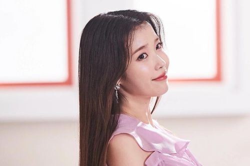 Cán mốc 20 triệu follower trên Instagram, IU bị fan đòi thay đổi thứ này?