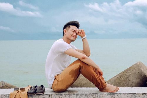Trót đăng ảnh quá đẹp trai, Quý Bình bị vợ doanh nhân công khai 'hờn dỗi'
