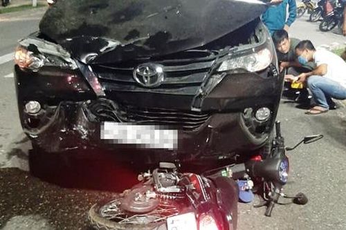 Nữ tài xế điều khiển ô tô va chạm với xe máy khiến 2 mẹ con tử vong